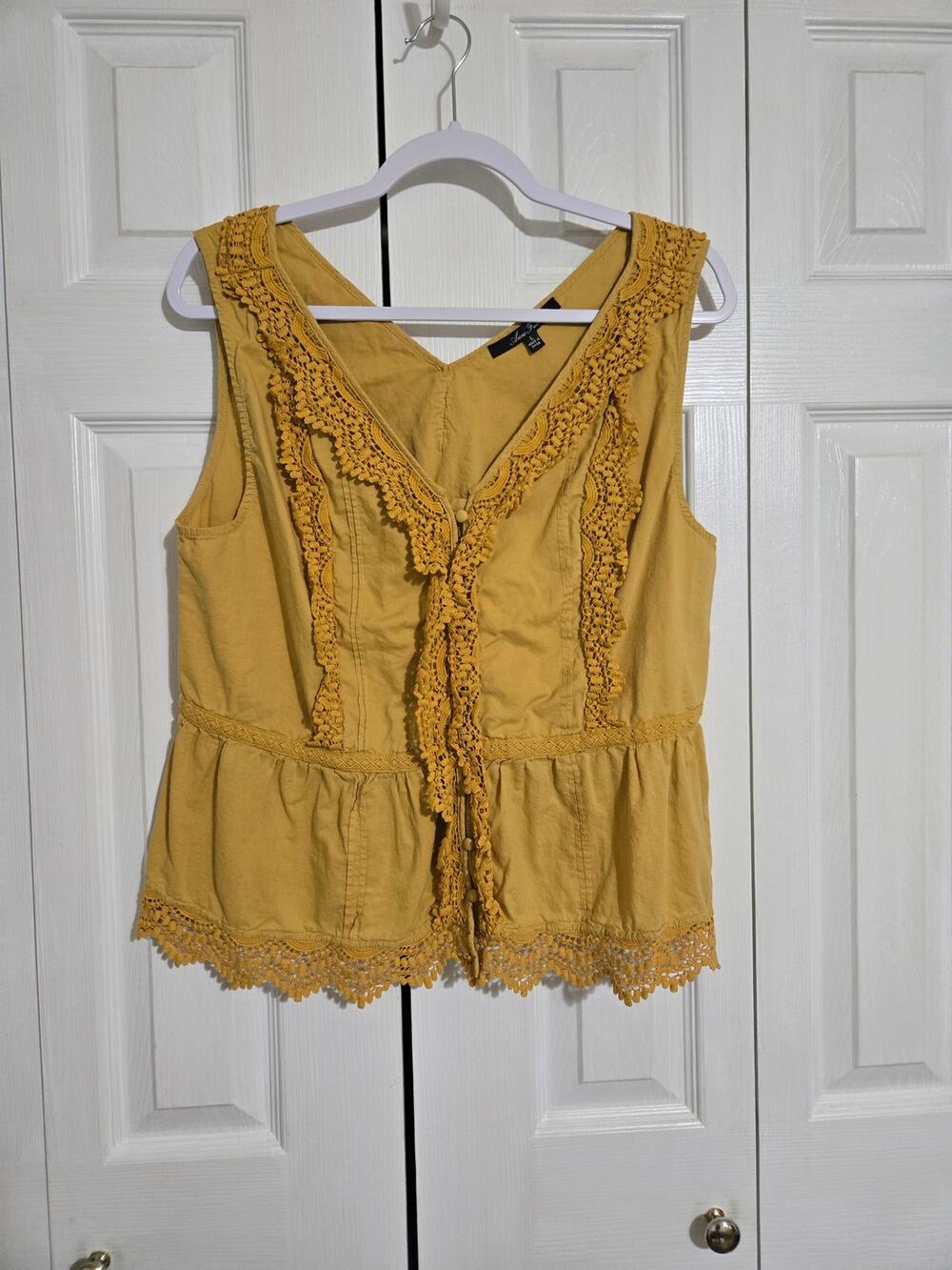 Anne French large women's mustard yellow blouse with crochet lace detail